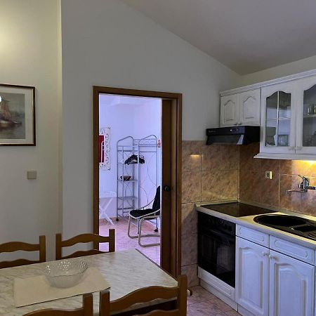 Apartman Gorana With Swimming Pool Jelsa  Exteriér fotografie