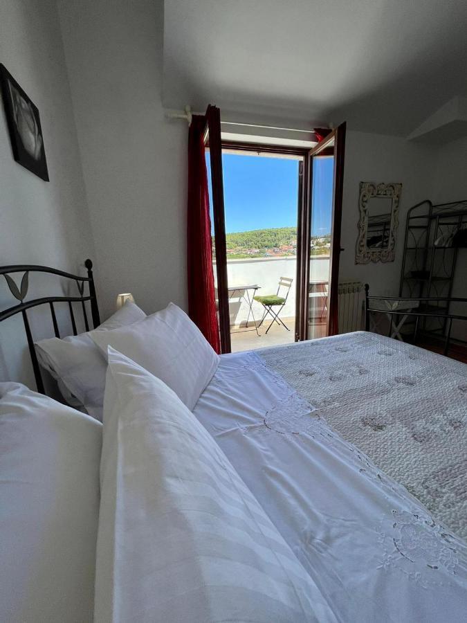 Apartman Gorana With Swimming Pool Jelsa  Exteriér fotografie