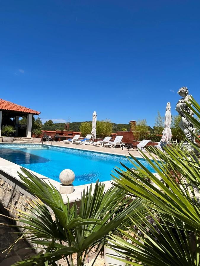 Apartman Gorana With Swimming Pool Jelsa  Exteriér fotografie