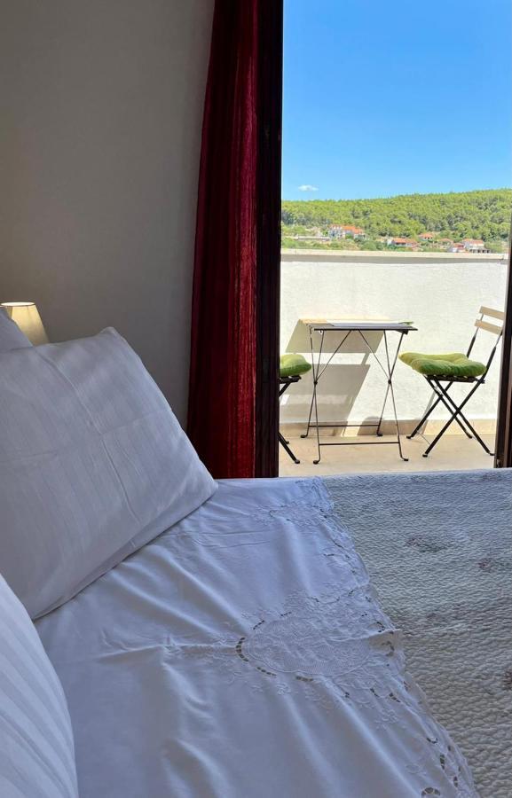Apartman Gorana With Swimming Pool Jelsa  Exteriér fotografie