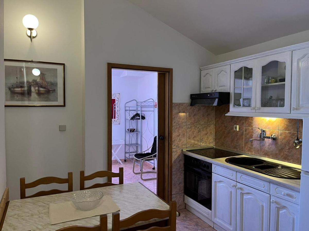 Apartman Gorana With Swimming Pool Jelsa  Exteriér fotografie